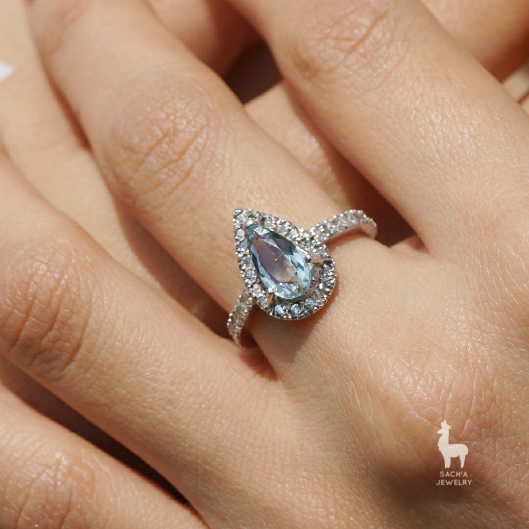 Anillo Soulmate en Oro Blanco 18k con Aguamarina & Topacios Blancos - Imagen 2