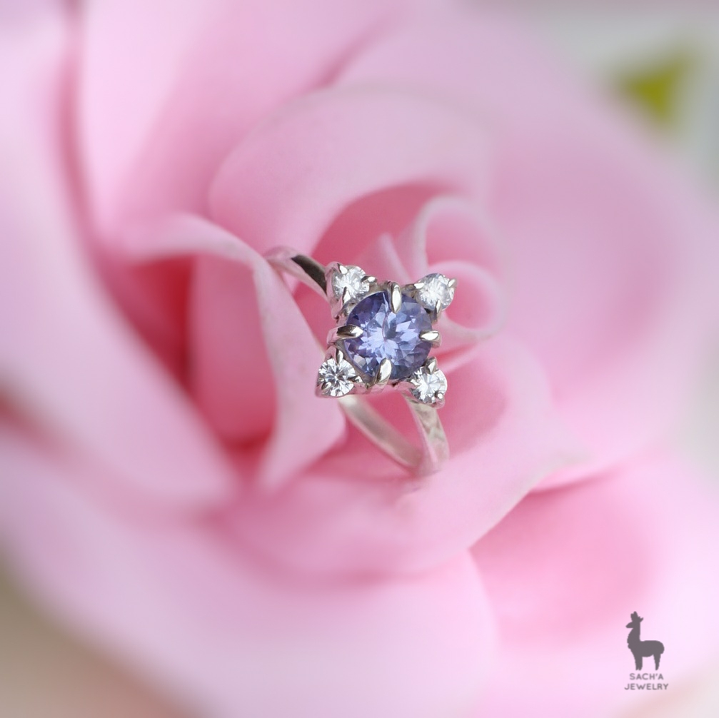 Anillo Four Seasons en Plata 950 con Tanzanita & Topacios Blancos