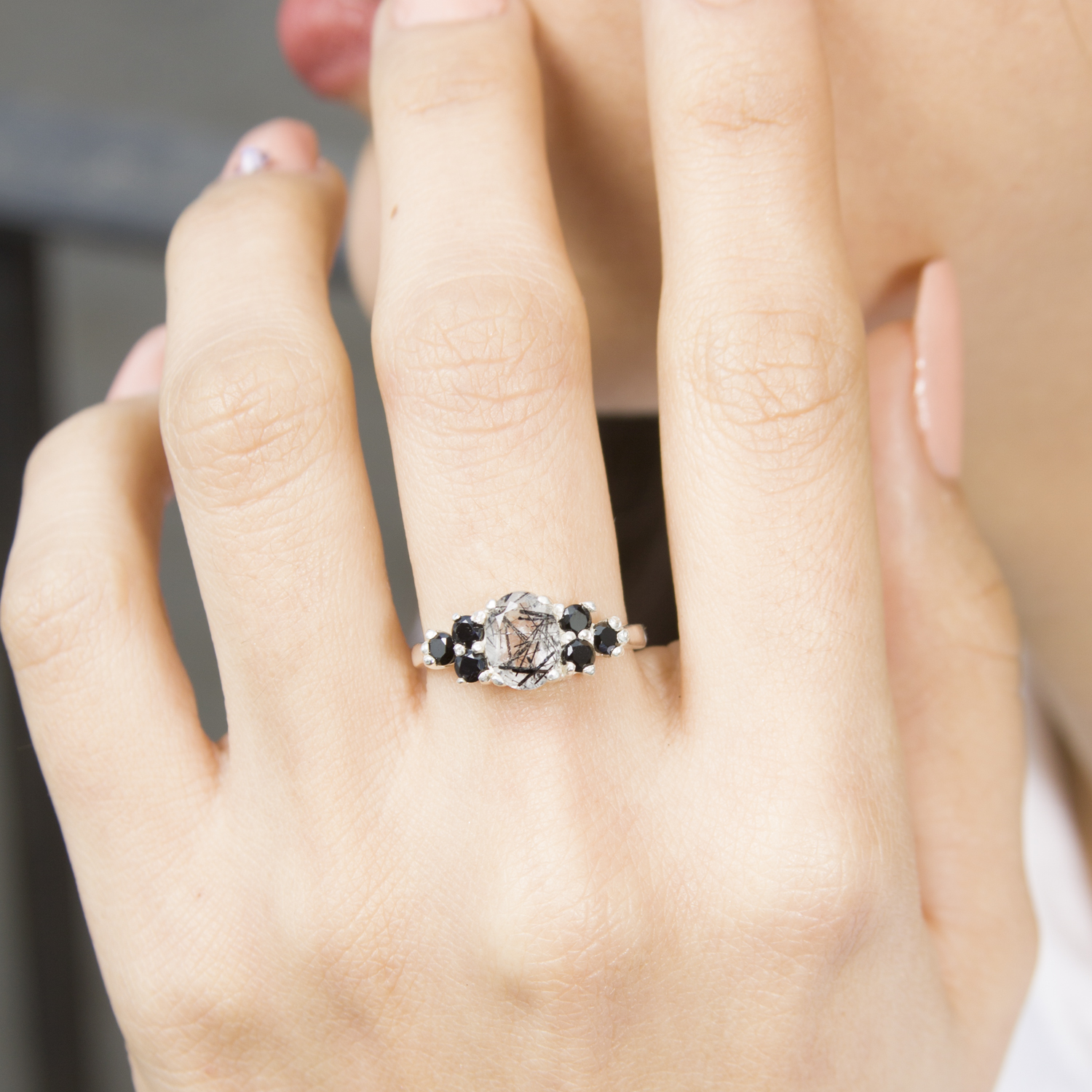 Anillo en Plata 950 con Cuarzo Turmalinado & Onix Negro - Imagen 3