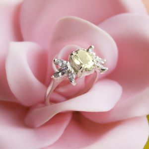 Anillo con Morganita & Topacios Blancos