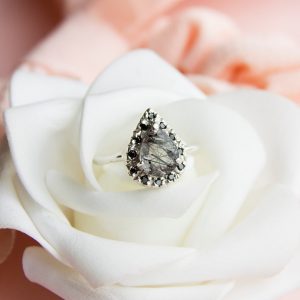 anillo-de-plata-950-con-cuarzo-turmalinado-y-onix-negro-3