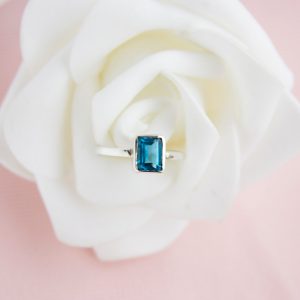 Anillo Deep Blue en Plata 950 con Topacio London Blue