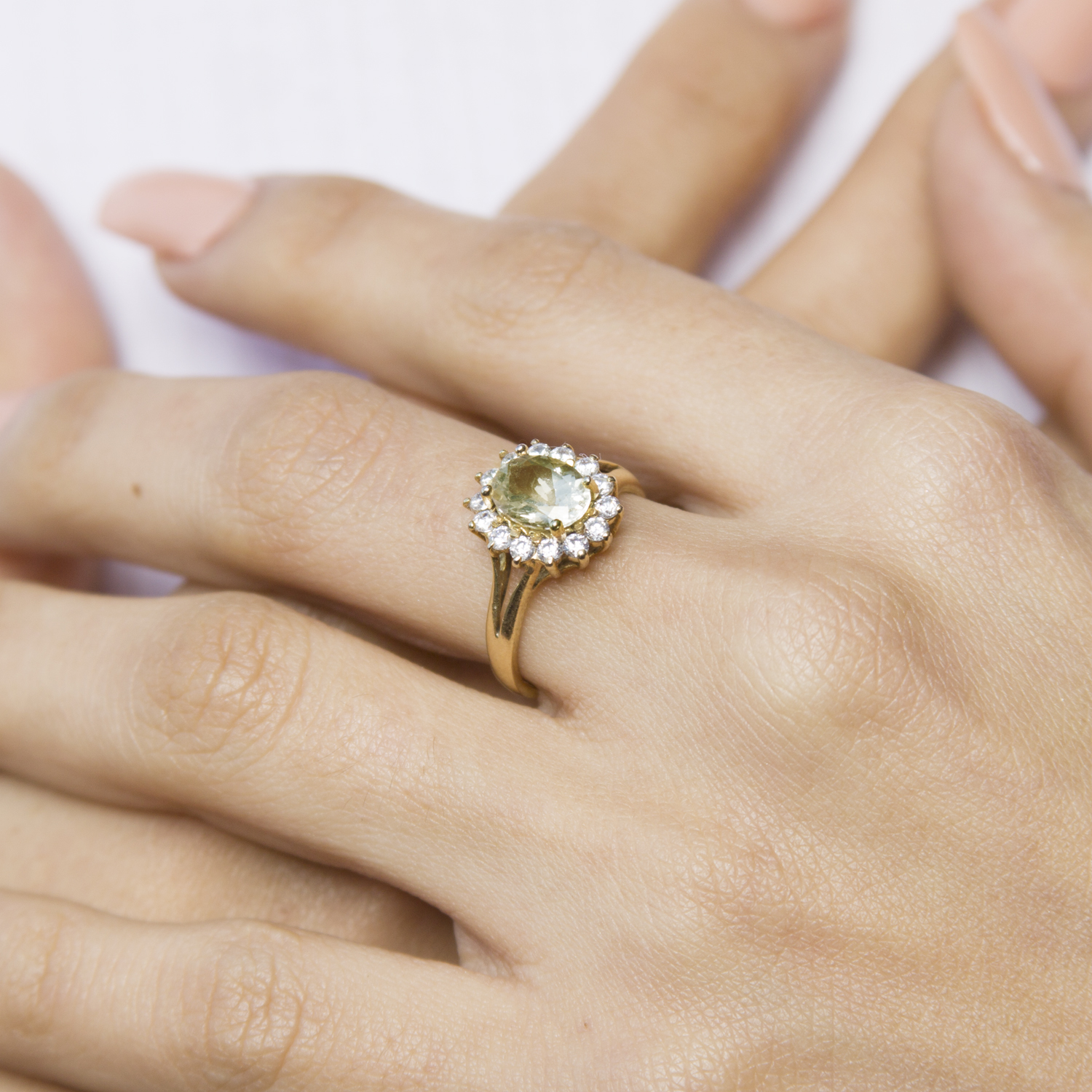 Anillo Lady Di en Oro 18k con Morganita & Topacios blancos - Imagen 4
