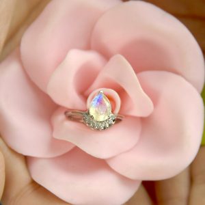Anillo River Moon en Plata 950 con Piedra Luna & Topacios Blancos