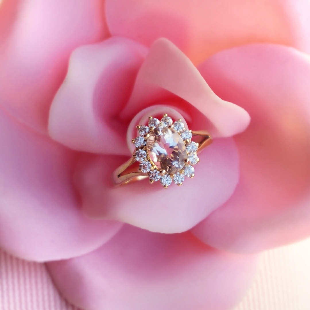 Anillo Lady Di en Oro 18k con Morganita & Topacios blancos - Imagen 2