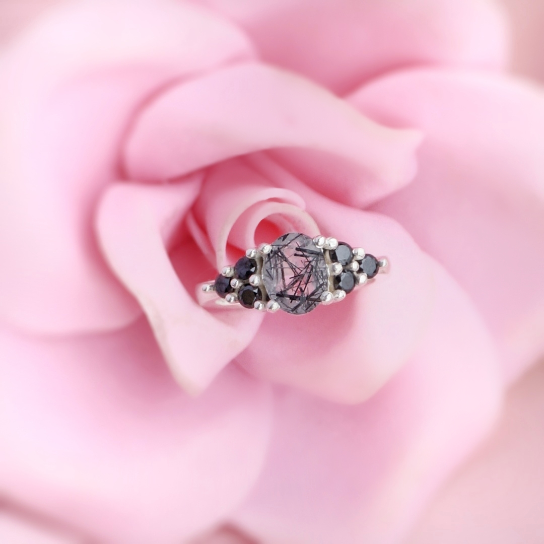Anillo en Plata 950 con Cuarzo Turmalinado & Onix Negro - Imagen 2