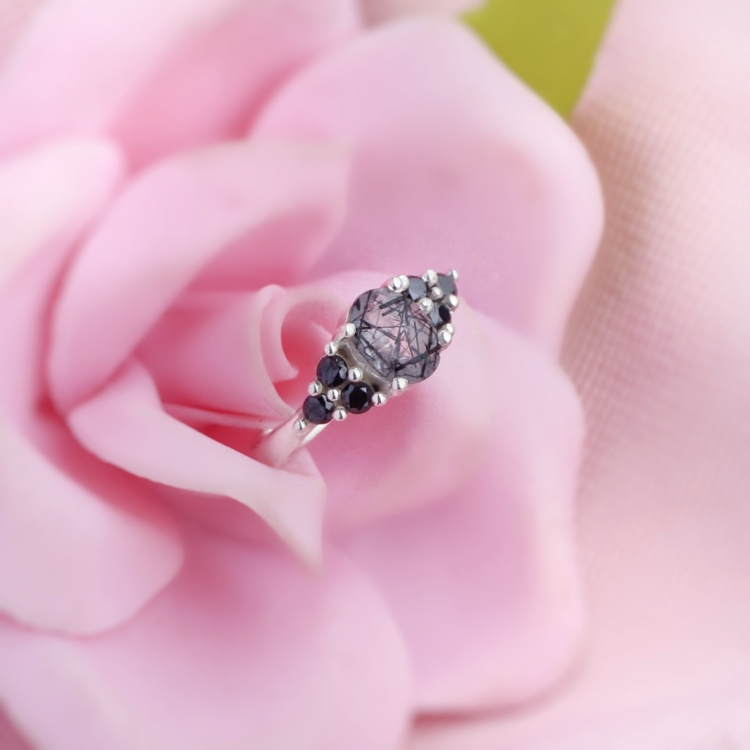Anillo en Plata 950 con Cuarzo Turmalinado & Onix Negro
