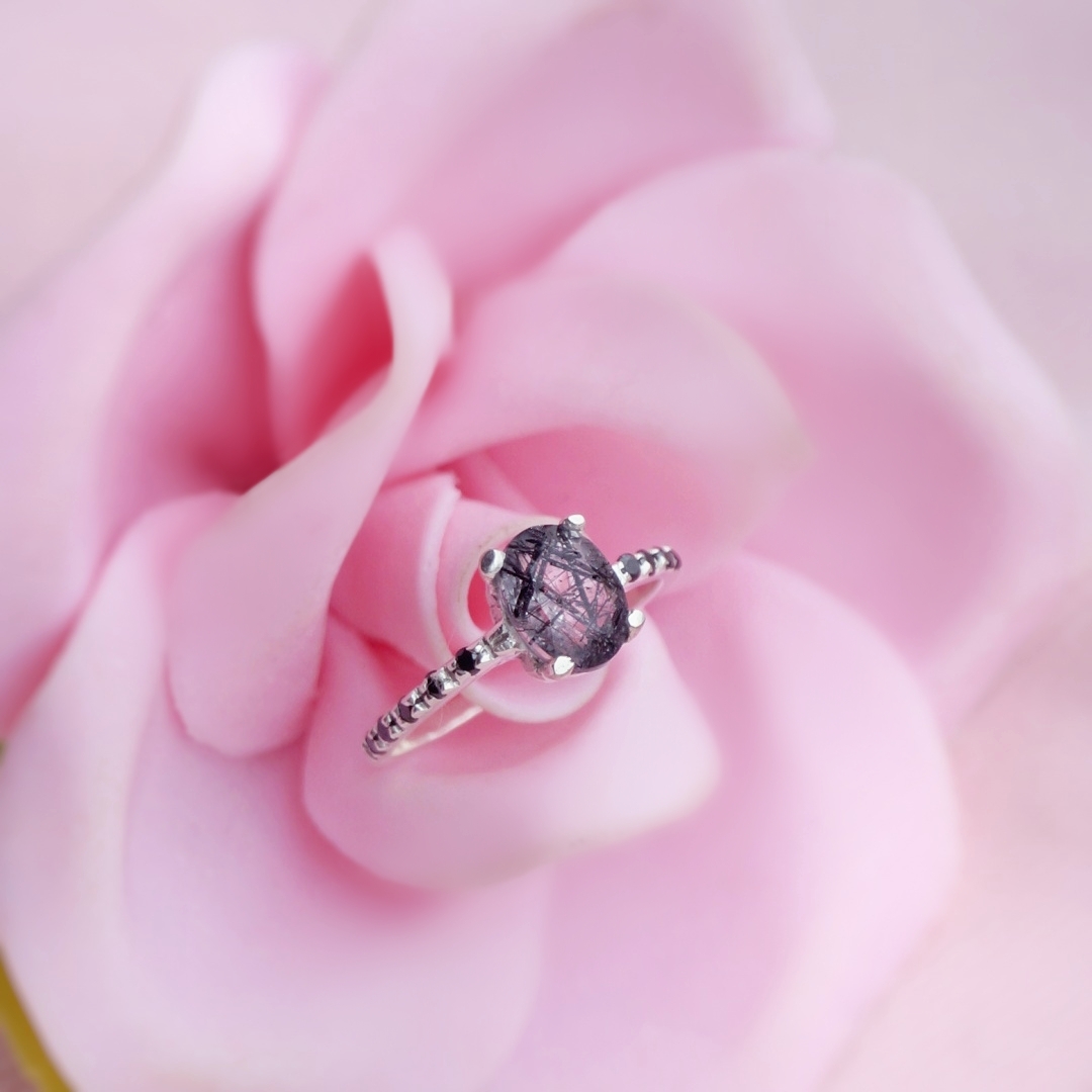 Anillo en Plata 950 con Cuarzo Turmalinado & Onix Negro