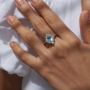 anillo-topacio-blue-sky-natural-y-topacios-blancos-naturales-oro-18k